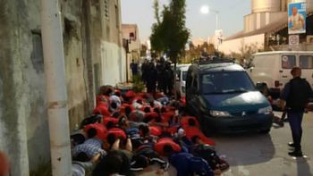 Cien barras de Independiente detenidos en medio de las amenazas por el control de la tribuna