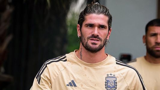 El SORPRESIVO look de Rodrigo De Paul en su llegada a la concentración de la Selección Argentina