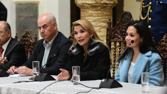 El gobierno interino de Bolivia analiza convocar a elecciones por decreto