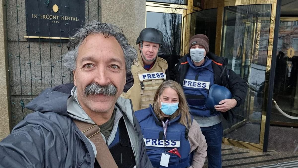 Periodista ucraniana y un camarógrafo murieron en las últimas horas en las afueras de Kiev
