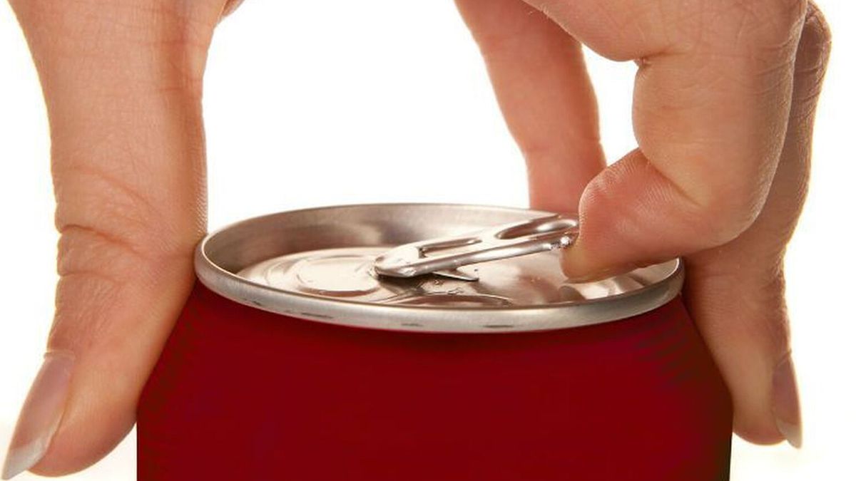 DIY: convierte las chapitas de bebidas en una maravillosa cortina separadora.