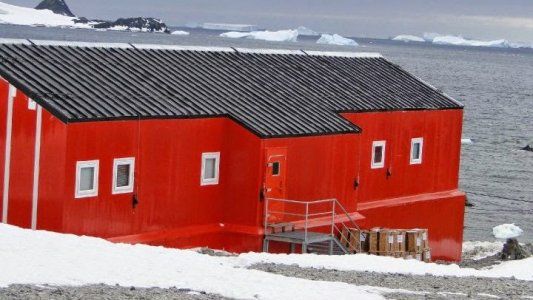 Funcionarios mantuvieron una videoconferencia con la Escuela Raúl Alfonsín de la Antártida, la única con clases presenciales del país