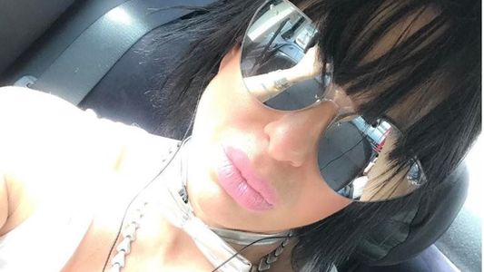 A Daniela Cardone la llamaron gorda y posó desnuda con su gato muerto