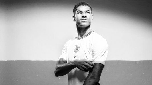 Rashford fue condecorado por la Reina Isabel II como Miembro de la Orden del Imperio Británico por su ayuda solidaria