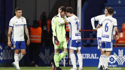 Increíble: el arquero argentino Cristian Álvarez empató para Zaragoza con la cara en el minuto 97