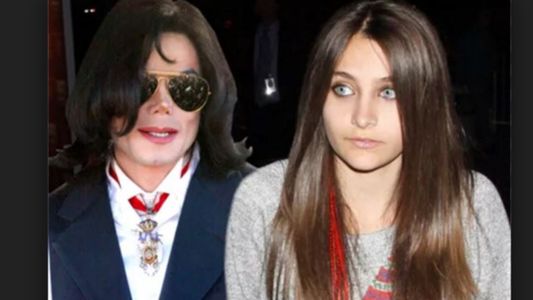 Paris Jackson sale a defender a su padre de acusaciones de pederastía