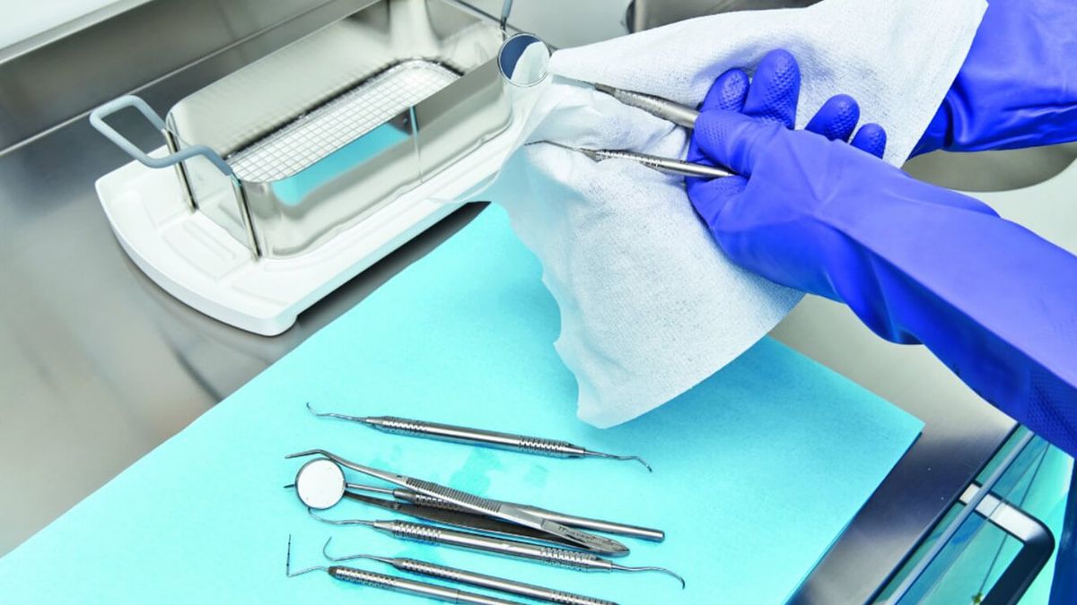 Algunas v&iacute;ctimas denunciaron que el hombre les mostr&oacute; videos y fotos de contenido sexual, o se exhibi&oacute; f&iacute;sicamente frente a ellas.