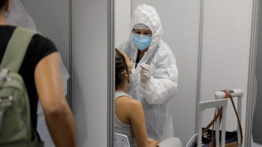 Durante los controles en Ezeiza detectaron dos casos de coronavirus en un vuelo que venía de México