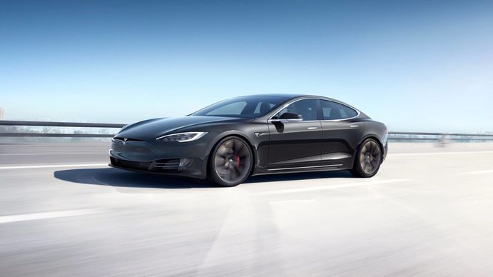¿Pagar por arreglar la batería? No, mejor dinamitarlo: la locura de un tiktoker con un Tesla