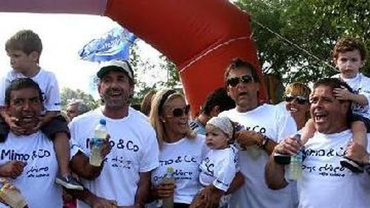 La gran caminata de los famosos por la Costanera del lago