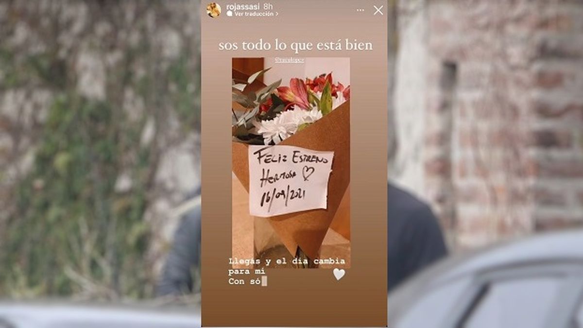 Sabrina Rojas compartió el romántico regalo que le llevó el Tucu López al estreno teatral de Desnudos, junto a su ex Luciano Castro. 