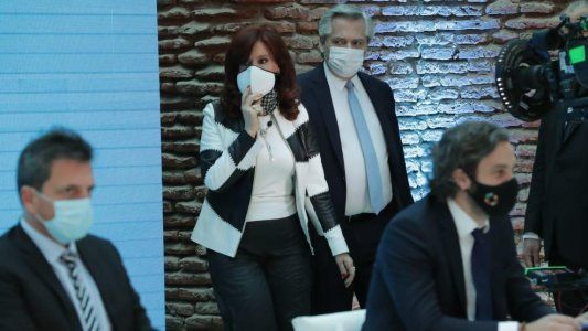 Los laberintos de Alberto: pico de contagios, crisis social, las internas y los límites al botón rojo