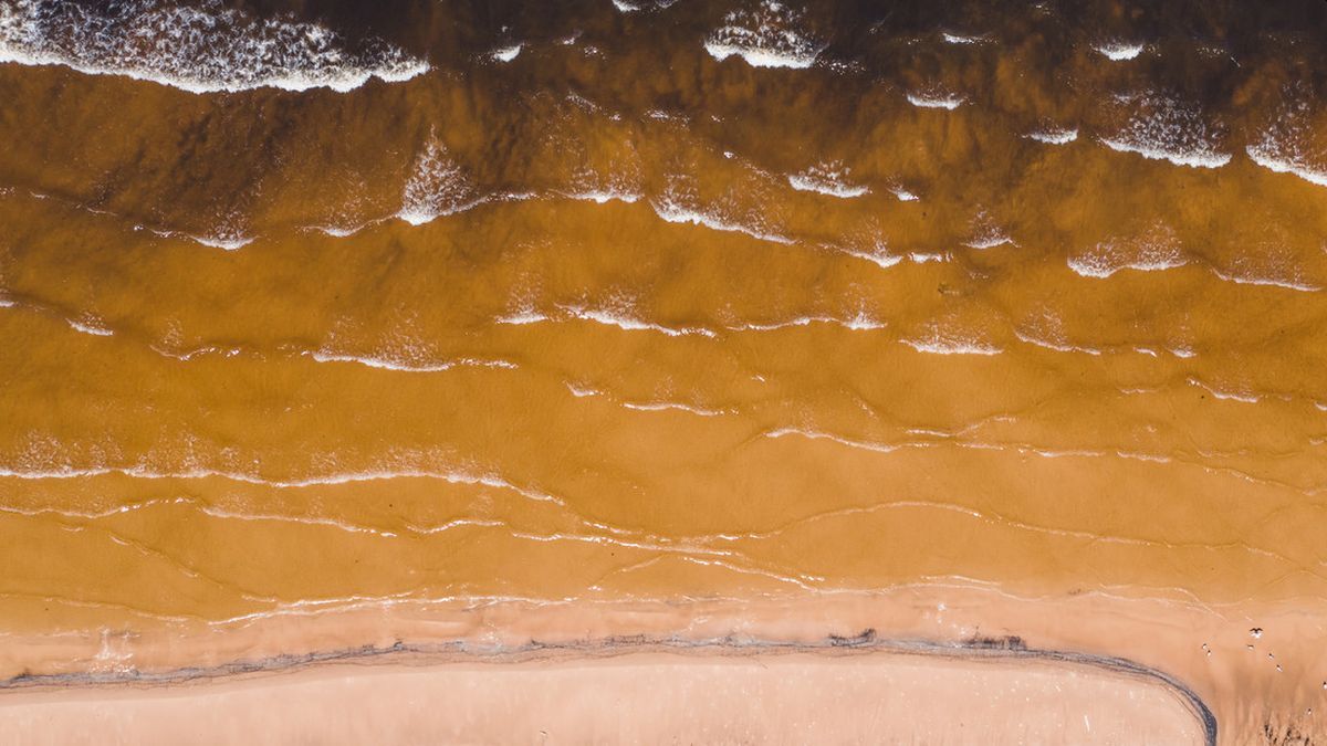 El autor de la filmación precisó que la grabación fue hecha tras una tormenta y confesó que manipuló ligeramente las imágenes para intensificar su tono amarillo.