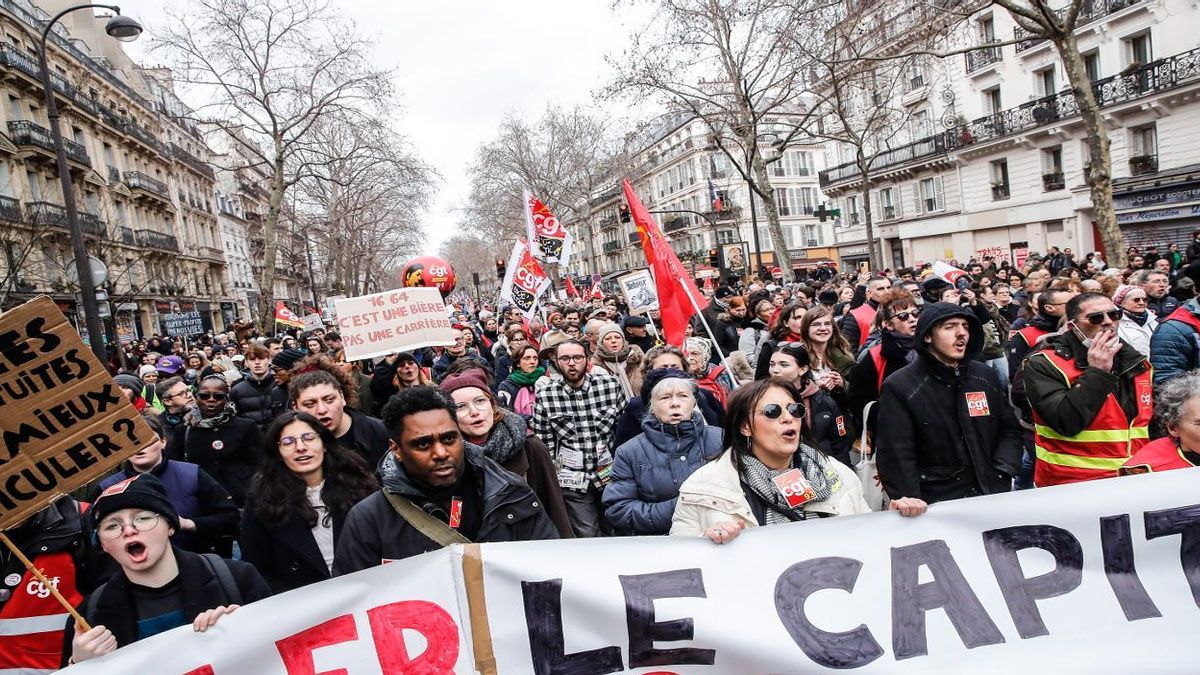 Protestas en Francia contra la reforma previsional en este primero de mayo. (Foto: Gentileza VOA)