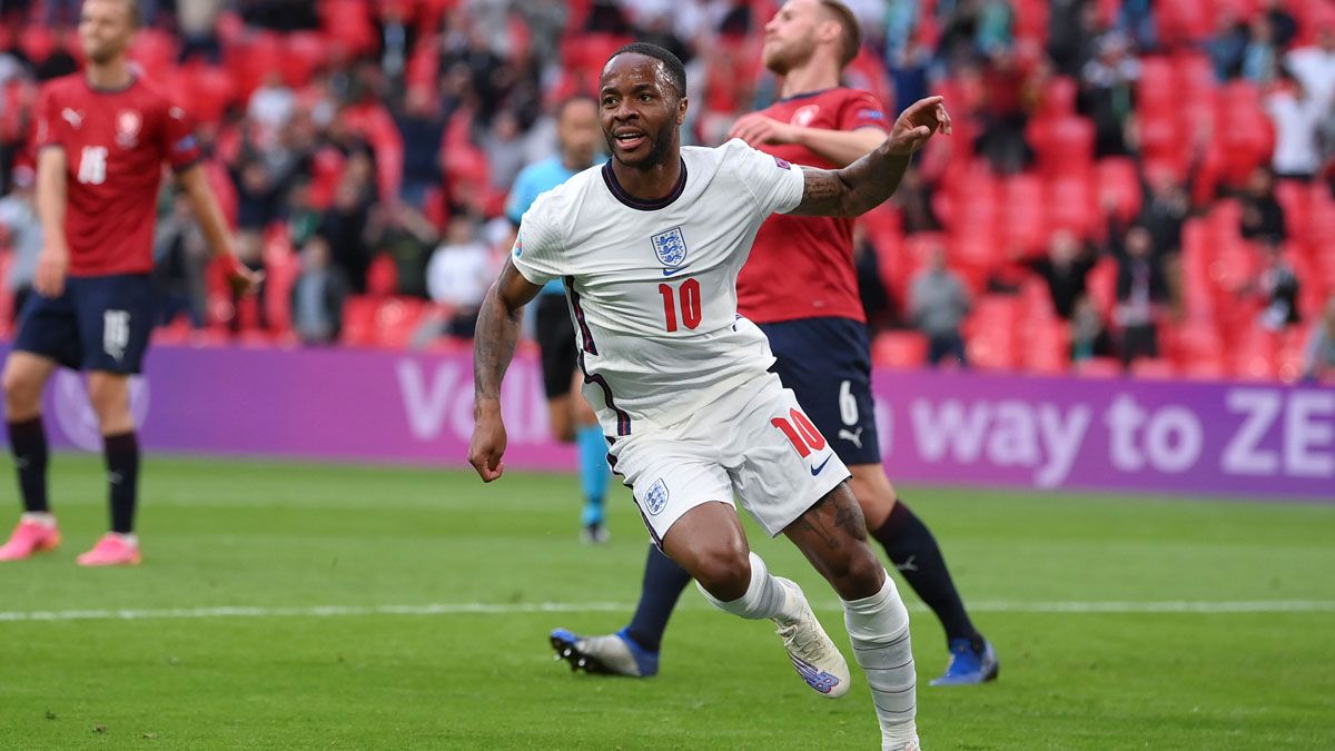 Raheeem Sterling le dio el triunfo a Inglaterra ante República Checa.