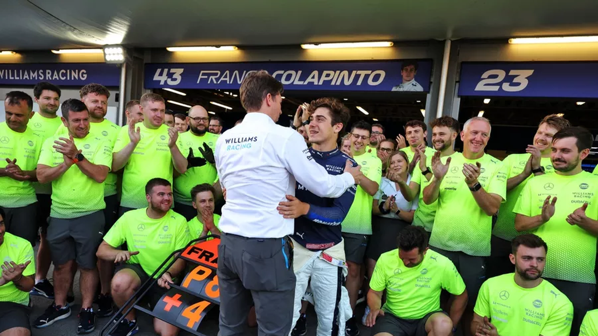 Franco Colapinto y James Vowles tras el GP de Azerbaiy&aacute;n en Bak&uacute;. (Foto: Williams)