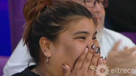 La emoción de Camila Deniz al recibir una inesperada sorpresa de Thiago Medina en Cuestión de Peso