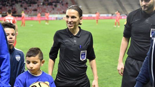 La balanza empieza a equilibrarse: una mujer arbitrará en la máxima categoría del fútbol francés