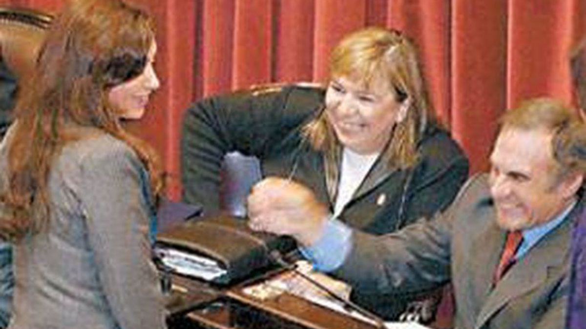 Cristina Fernández y Carlos Reutemann compartieron varios años en el Congreso Nacional. Foto: Archivo.