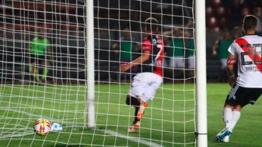 Bueno aprovechó un rebote para darle la victoria a Colón ante River