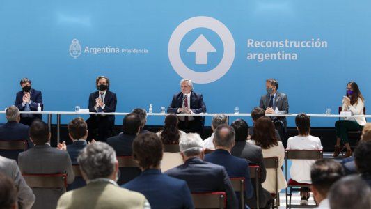 Alberto muestra su lado dialoguista: guiño al Papa y a la comunidad organizada