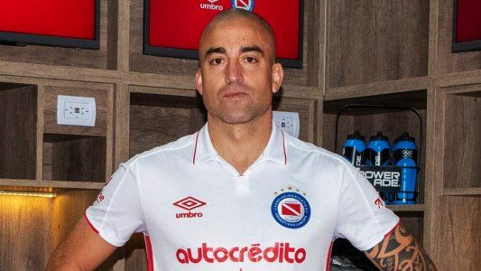 Llegó la hora: Santiago Silva fue habilitado, dejó atrás la sanción y volverá a jugar al fútbol profesional