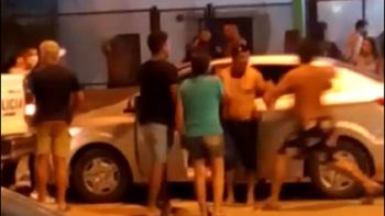 Violenta pelea por el uso del barbijo en Ensenada. Violenta pelea por el uso del barbijo en Ensenada.