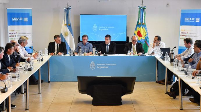 Sergio Massa recibió al campo y atendió los reclamos del sector frente la problemática de la sequía (Foto: Ministerio de Economía).