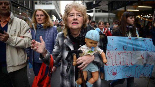 Los defensores del aborto chocaron con la marcha del #NiUnaMenos y marcaron tendencia en Twitter