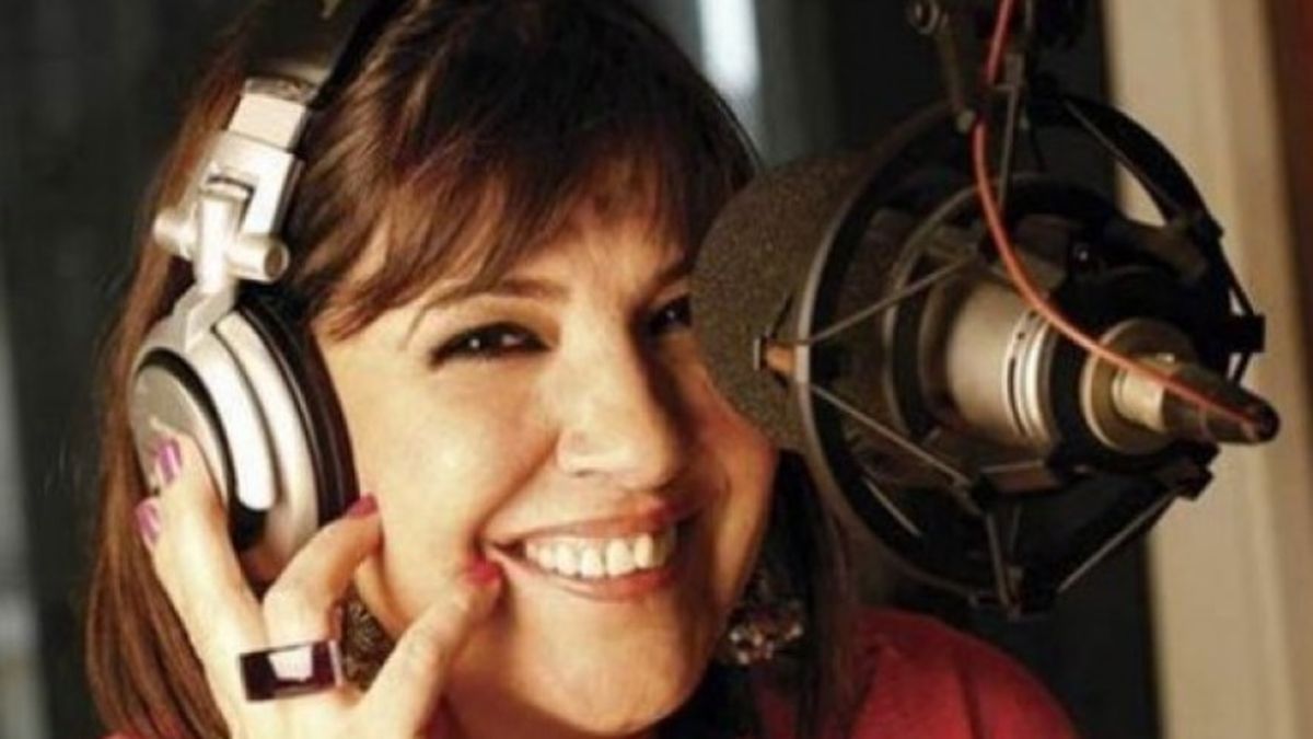 La Negra Vernaci conduce todas las mañanas 'La negra pop', entre las 9 y las 13 hs., en Pop Radio (FM 101.5).