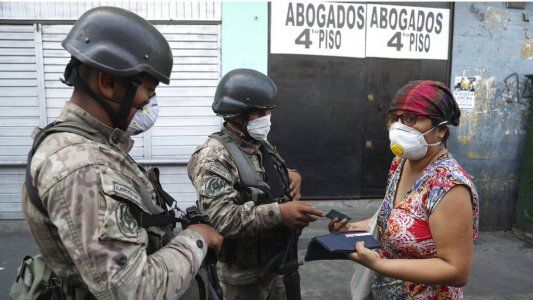 Insólito: Perú prohibe que hombres y mujeres salgan juntos a la calle e implanta días por género