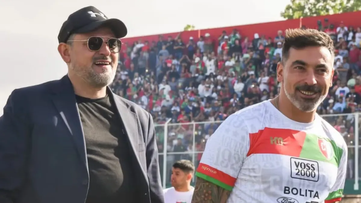 “Pocho” Lavezzi junto a su hermano Diego, presidente del Club Coronel Aguirre. (Foto: IG @coronel.aguirreoficial) “Pocho” Lavezzi junto a su hermano Diego, presidente del Club Coronel Aguirre. (Foto: IG @coronel.aguirreoficial)