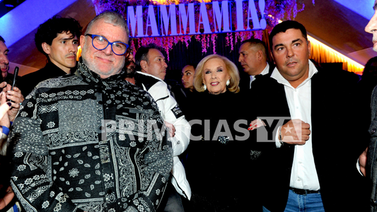 Mirtha Legrand fue al teatro a ver la obra de Flor Peña, Mamma Mía!: las fotos