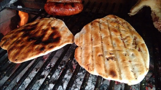 Receta de TORTILLA A LA PARRILLA o TORTA ASADA: para acompañar el mate o de entrada al asado