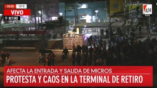 Vecinos de la Villa 31 impiden la circulación de micros en Retiro en protesta por un revalúo de las tierras