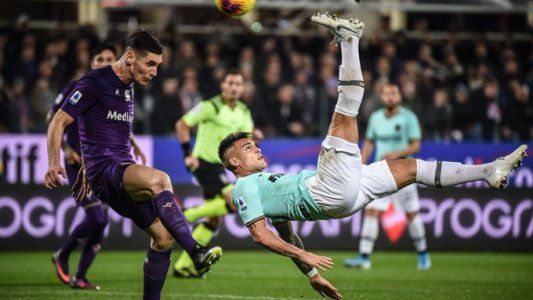 Al Inter, con Lautaro de titular, le empataron sobre la hora y la Juventus lo alcanzó en la cima