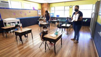 Regresar a las aulas, el dilema de Estados Unidos en medio de una pandemia que sigue avanzando