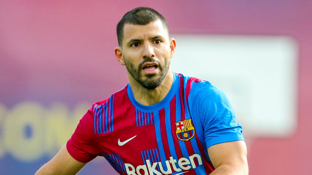 El Kun Agüero pudo marcar en el Barça.