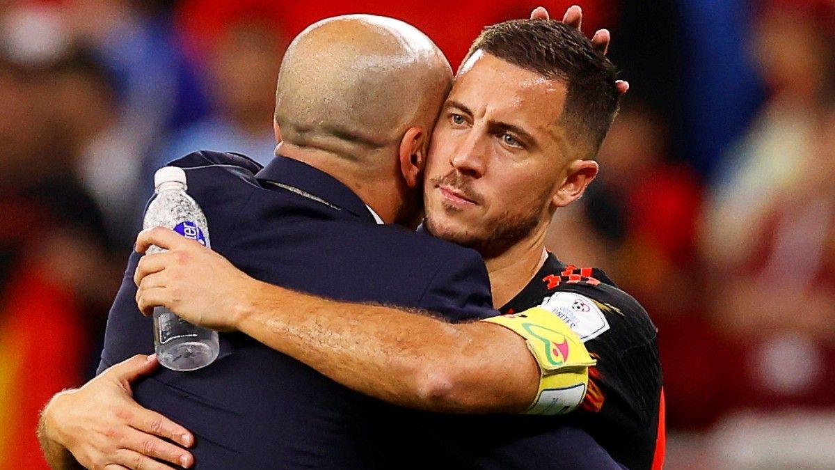 Eden Hazard abraza al DT Roberto Martínez tras ser eliminados en Qatar 2022. (Foto: EFE)