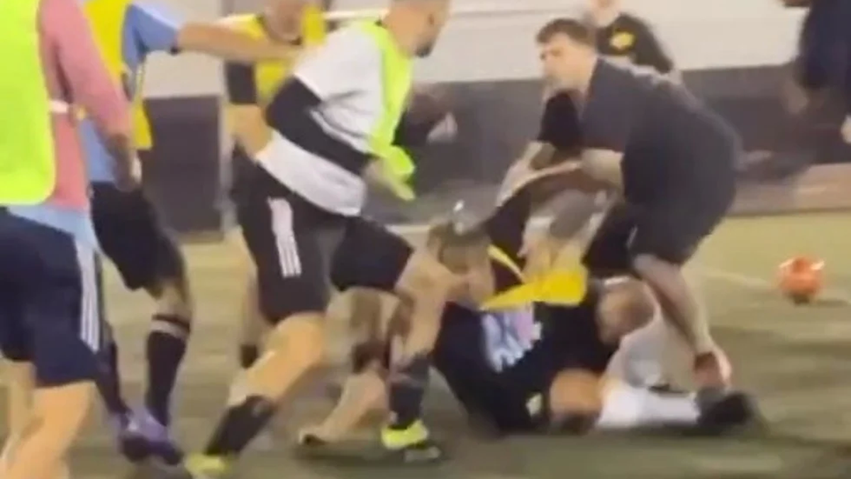 El momento de la agresión al Chapu Martínez (Foto: captura de video).