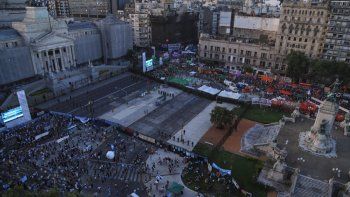 Verdes y celestes: así se vive el debate sobre el aborto en las calles