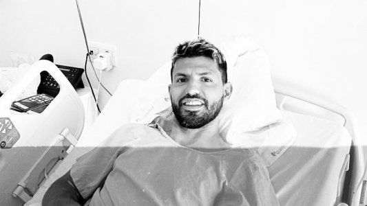 El Kun Agüero fue operado de la rodilla izquierda en Barcelona