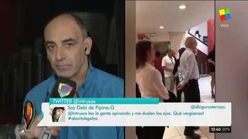 Despenalización del aborto: una mujer exigió a los gritos que le devolvieran el dinero en la obra Toc Toc