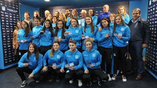 Racing presentó a las 14 jugadoras que integran el plantel femenino