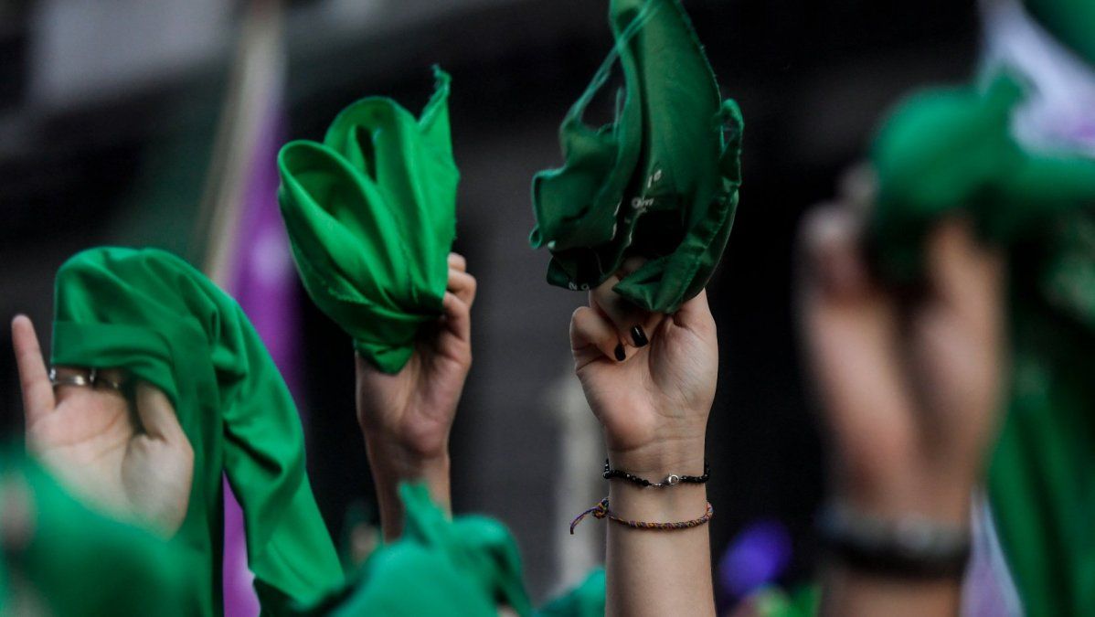 Actrices y cantantes piden por la despenalización del aborto con una versión de Bella ciao