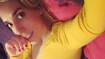 Tamara Pettinato, sexy y en ropa interior recostada en la cama