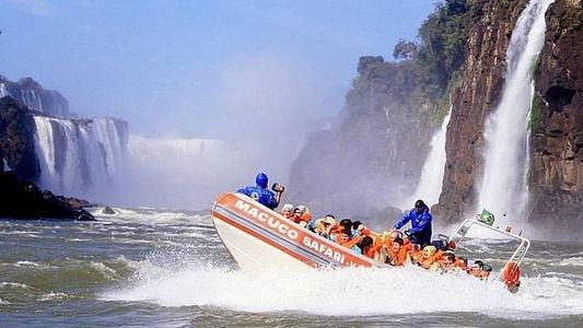Volcó una lancha turística en un paseo por las Cataratas del Iguazú y hay al menos una víctima fatal