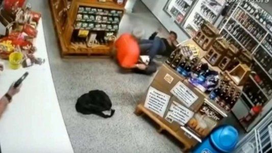 Intentaron asaltarla y fusiló de un tiro a un ladrón