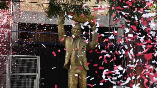 Ante las críticas, el creador de la estatua de Marcelo Gallardo evalúa tomar una controvertida decisión