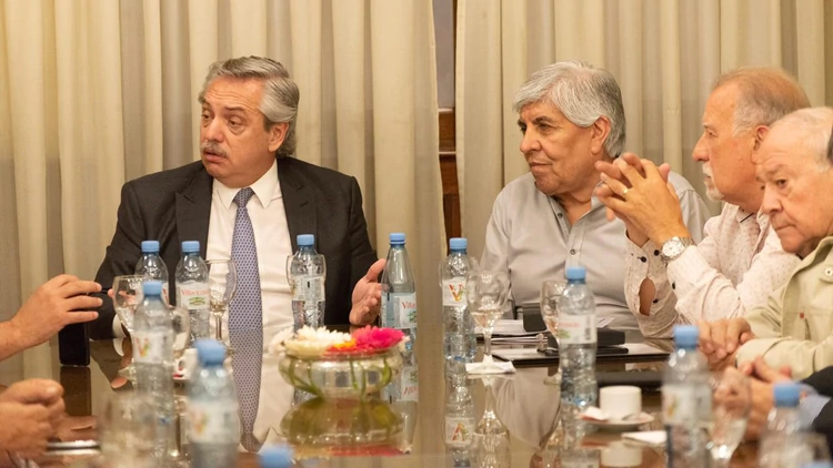 En el almuerzo con Moyano, Alberto habló de una reforma laboral sin pérdida de derechos ni reducción salarial